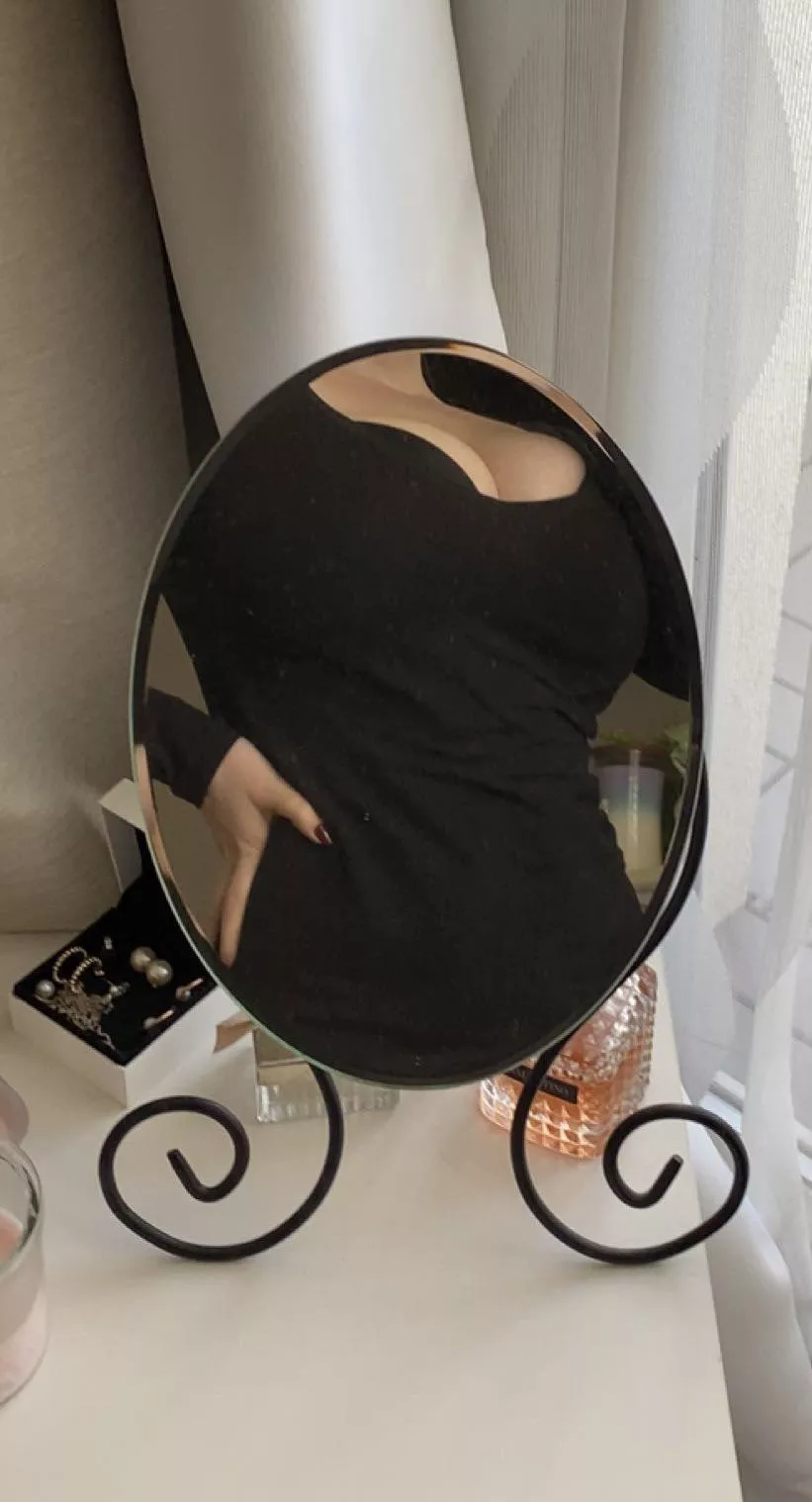 Appropriate for office? 👩🏽‍⚖️