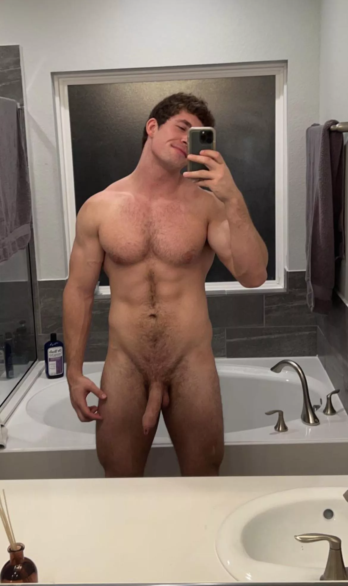 At 6’4” 240lbs I’m loving big boy season 😈