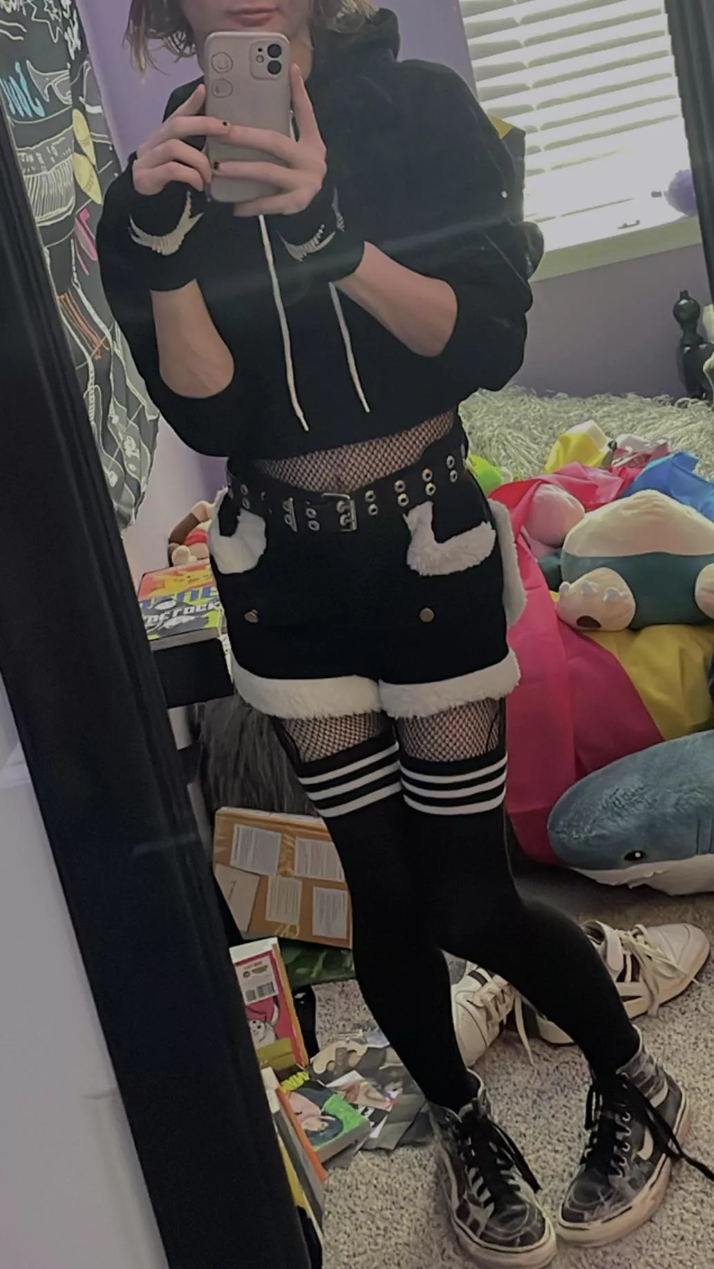 do you love a femboy that dresses in black? 🖤