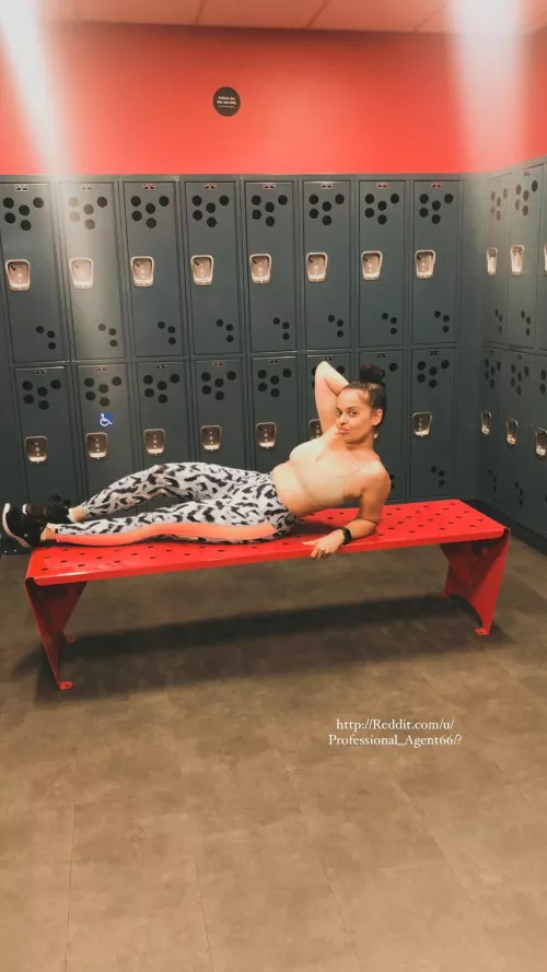 Feeling sexy in my cute workout set 💪🏽