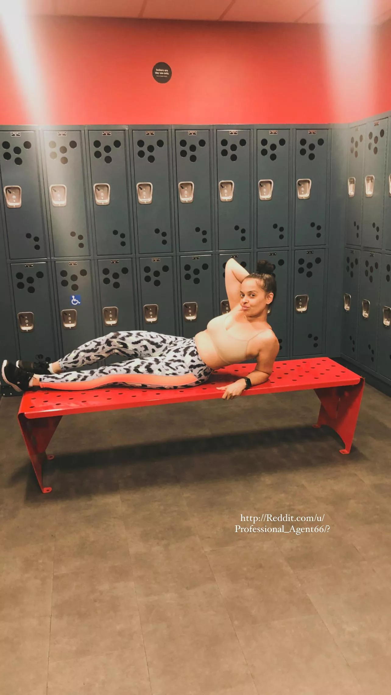 Feeling sexy in my cute workout set 💪🏽