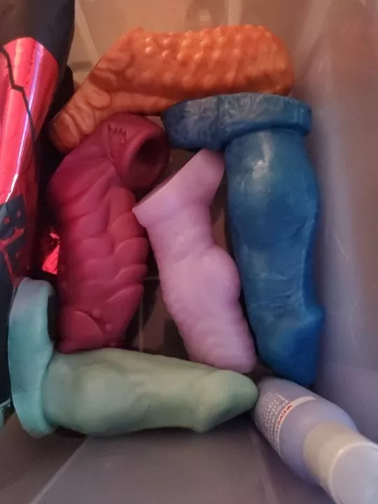 Finally got around to getting myself an actual toy box!