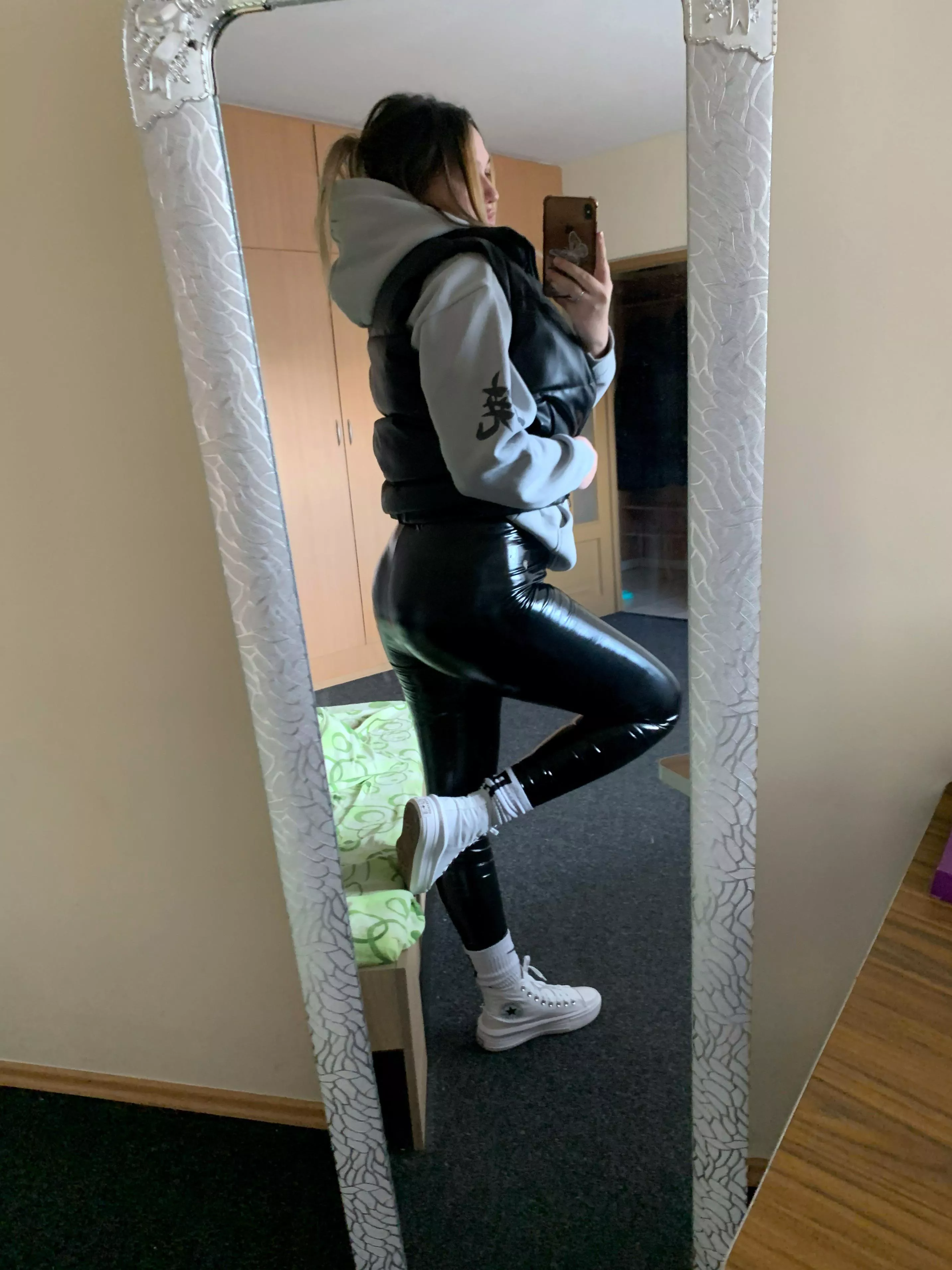 First time here 🐈‍⬛ let’s go outside