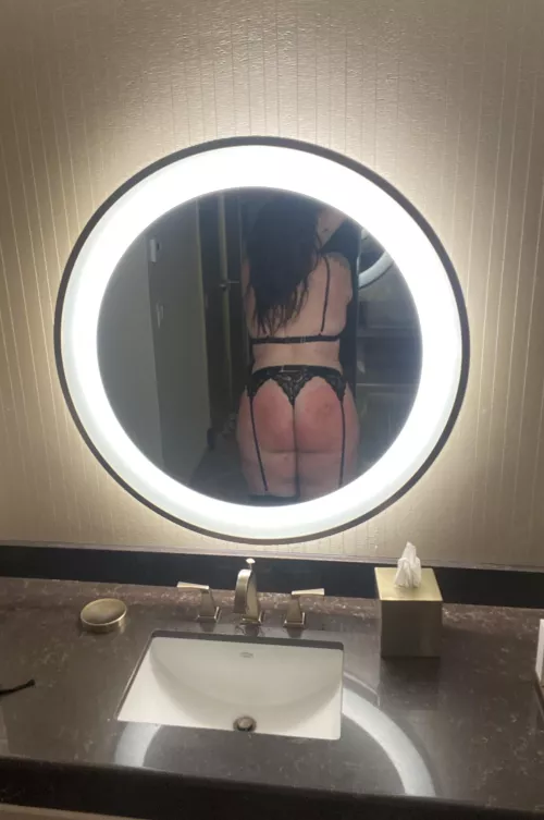 Floggers are a girls best friend🖤