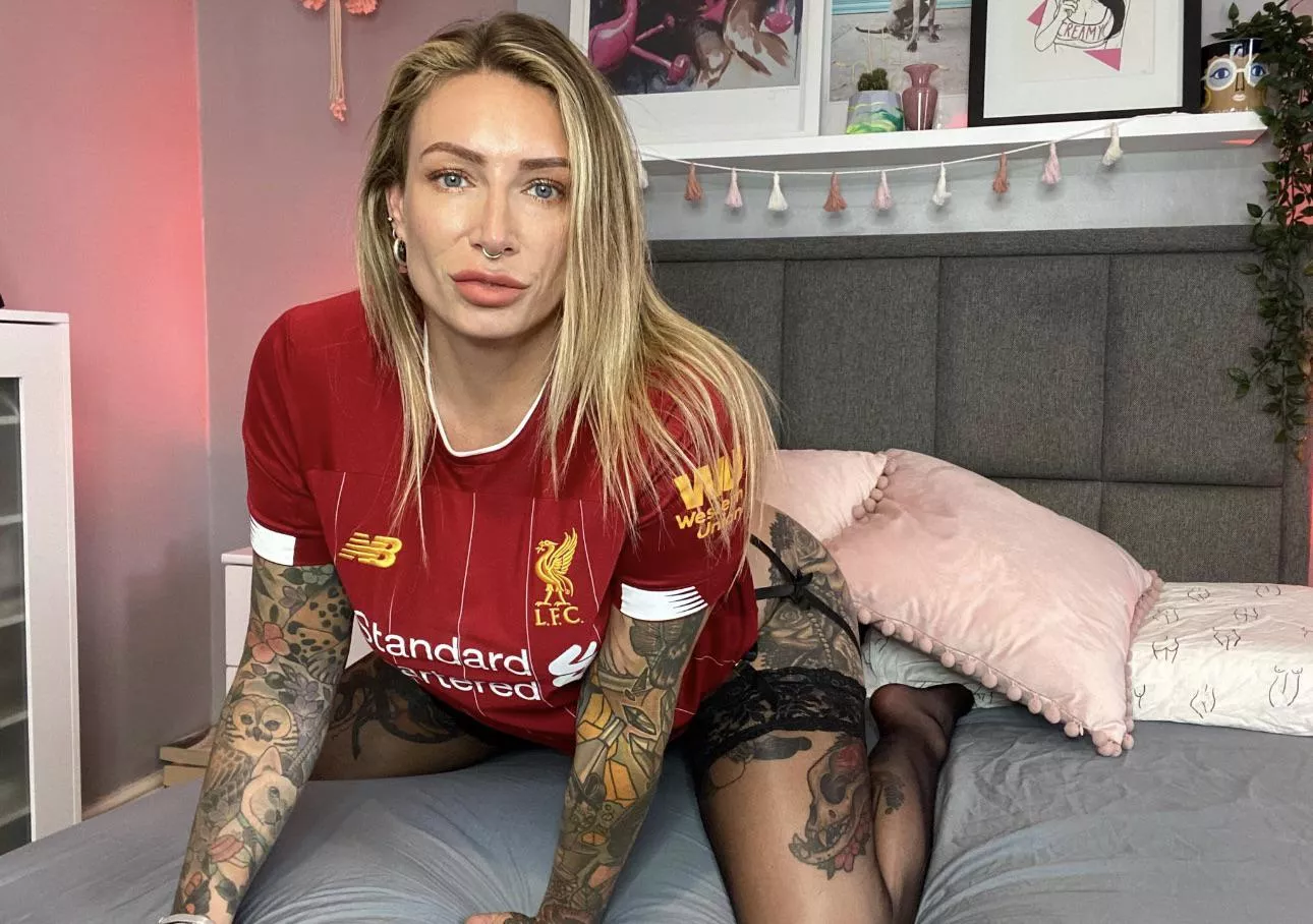 Good night baby…. 🥰😏 wanna help me take these stocking off?