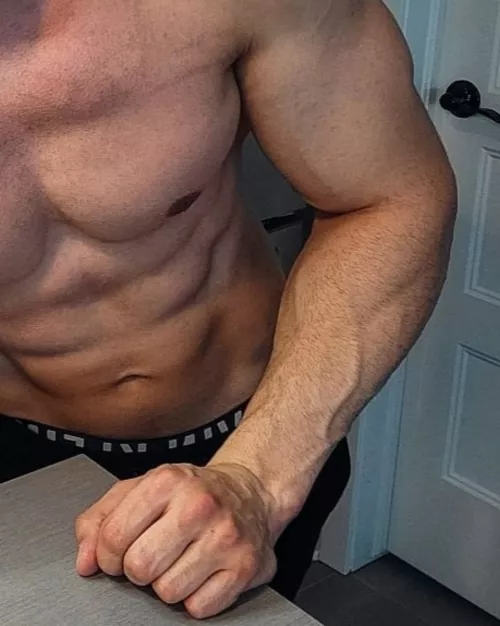 Hope you like big veins 😏..