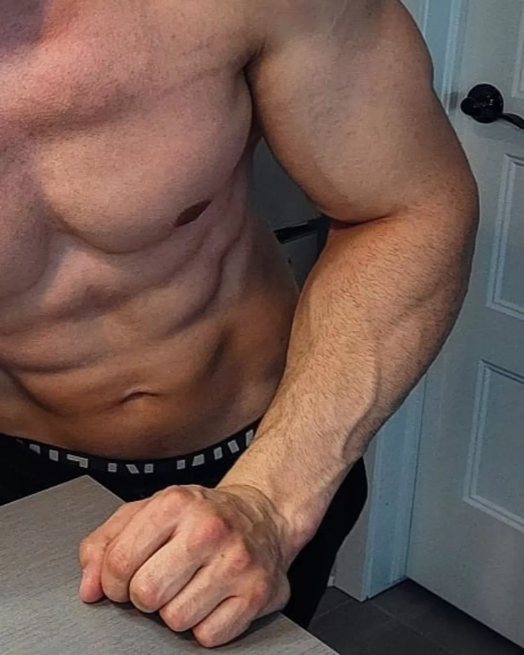 Hope you like big veins 😏..