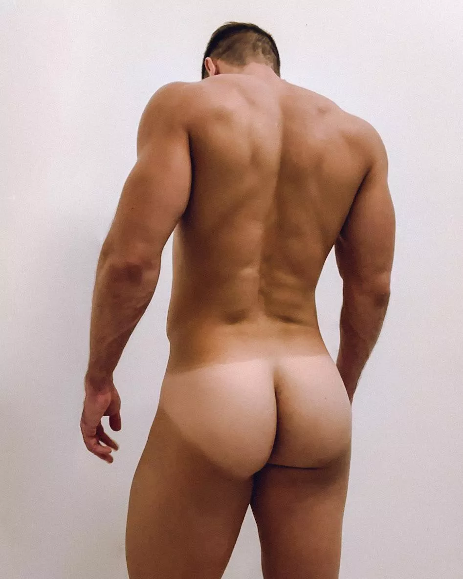 How you doing, babes? Just wanna someone to hug me from behind right now.