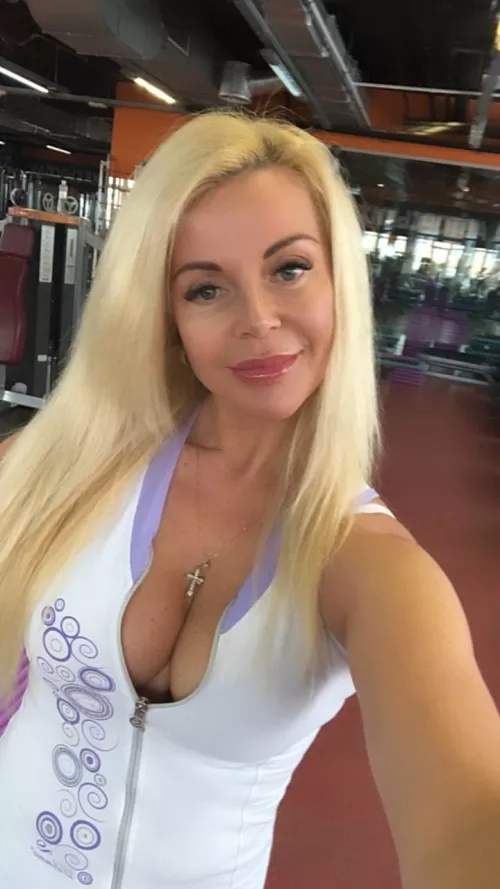 I know many exercise for beautiful body:)