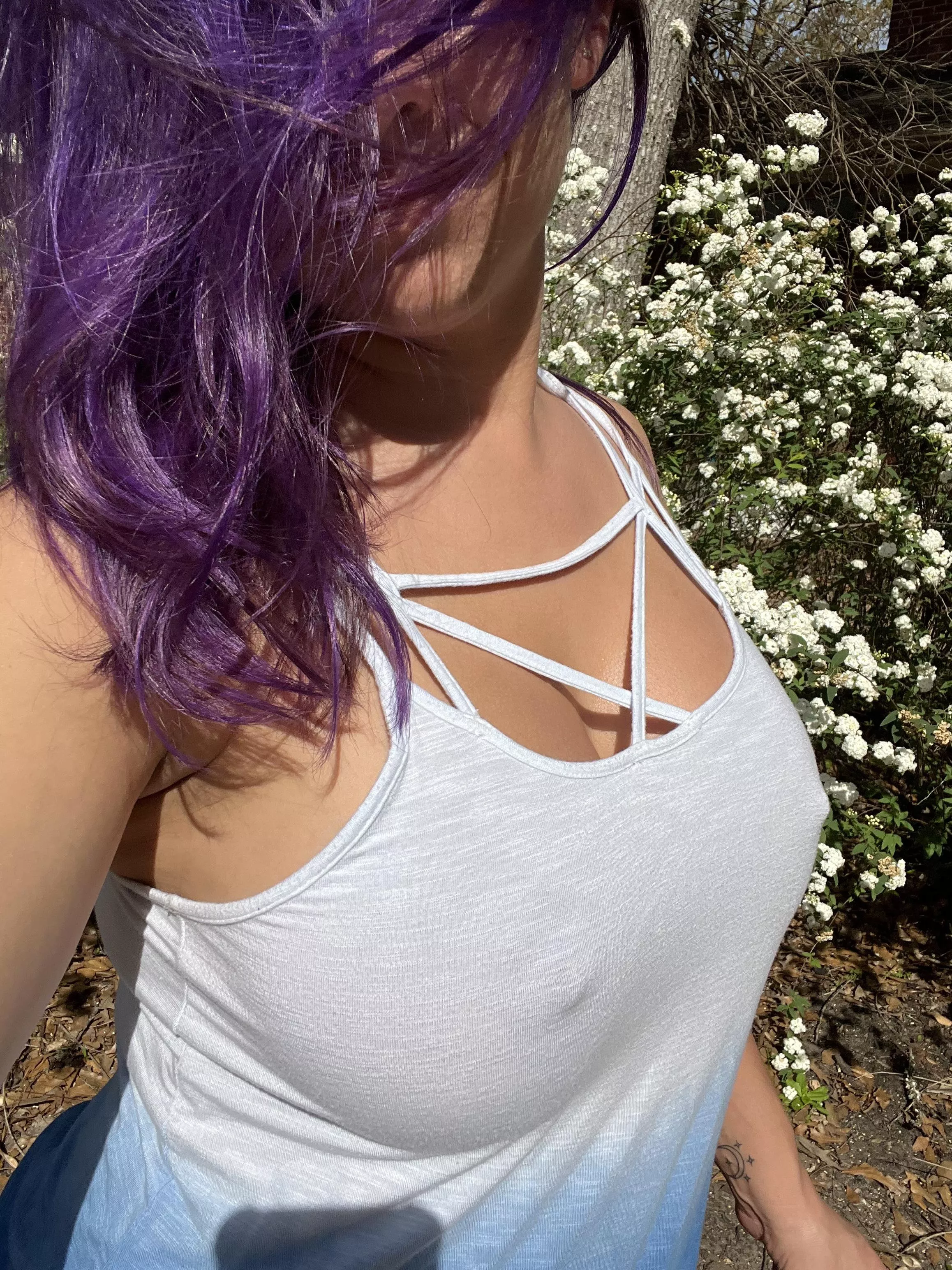 I love those little white flowers.