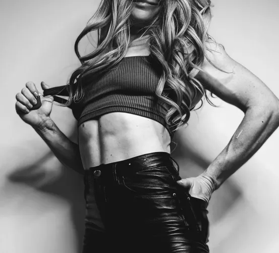 I see you all, keep stretching and lifting now