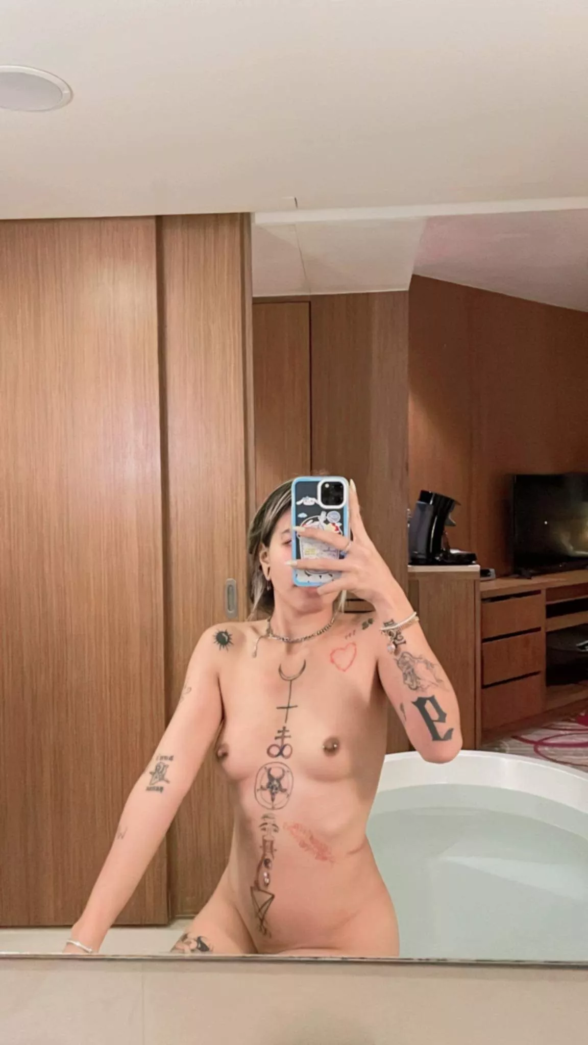 If you're looking for a wild night, I'm your girl!