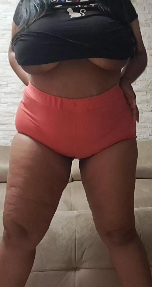 I'm a really naughty MILF craving for a good dick