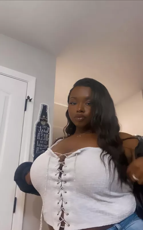 I’m so pretty. I see why you’re obsessed. [selling]