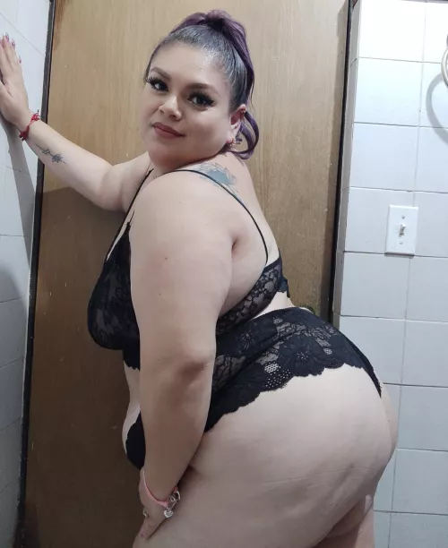 It's almost time to sleep..but I'm still not sleepy, what can we do about it?😏