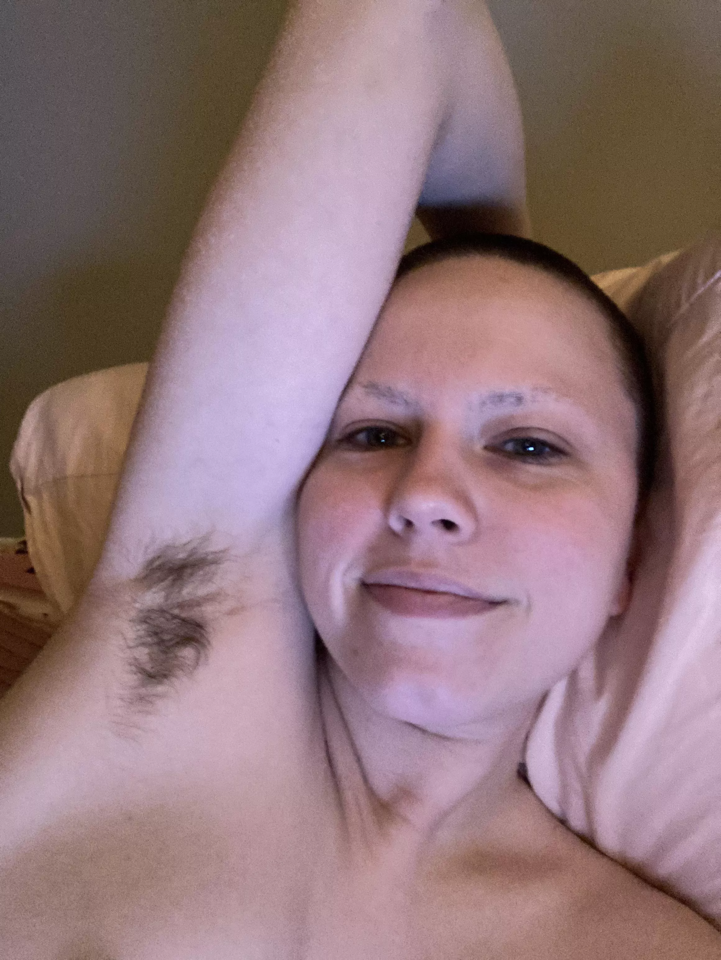 Let me suffocate you with my pits 😇💗