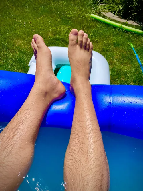 Missing pool feet 🥺