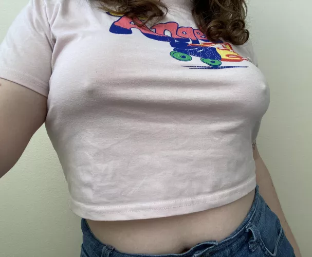 one of my fav tops to be braless in :) can you tell why? 😳