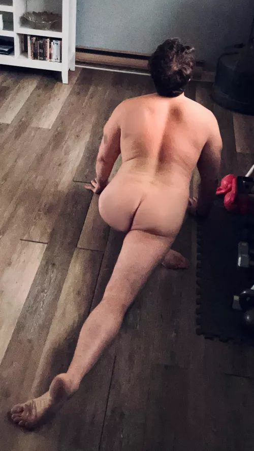 Pigeon pose for your Wednesday 😜