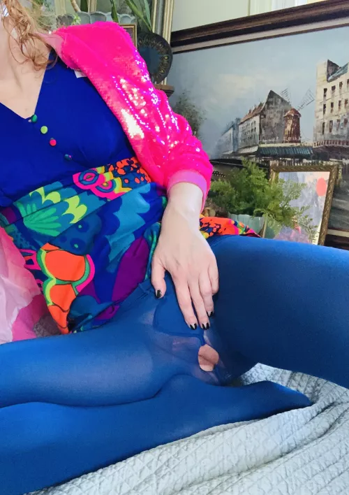 Roses are red violets are blue I’m using my hand but I’m dreaming of you 💙