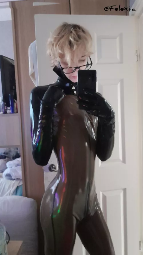 Smokey black latex yay or nay?~