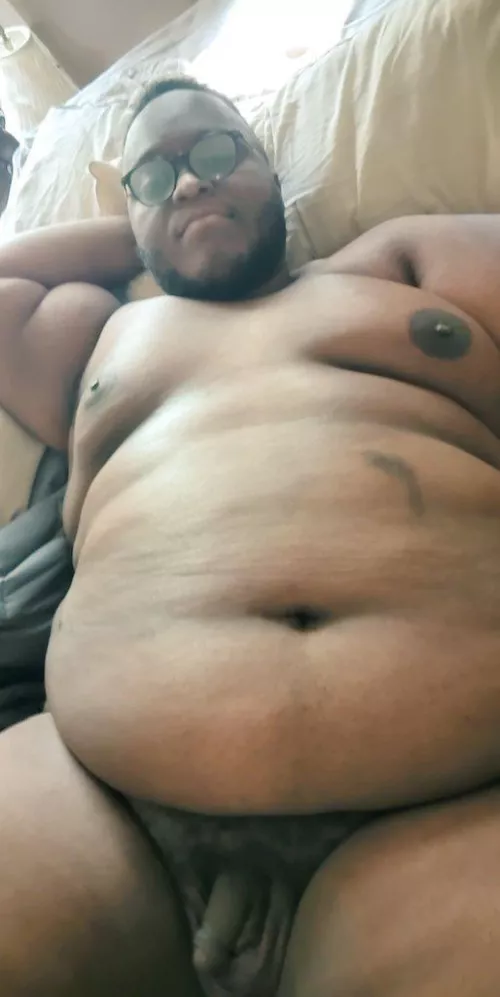 someone lay with me🥰