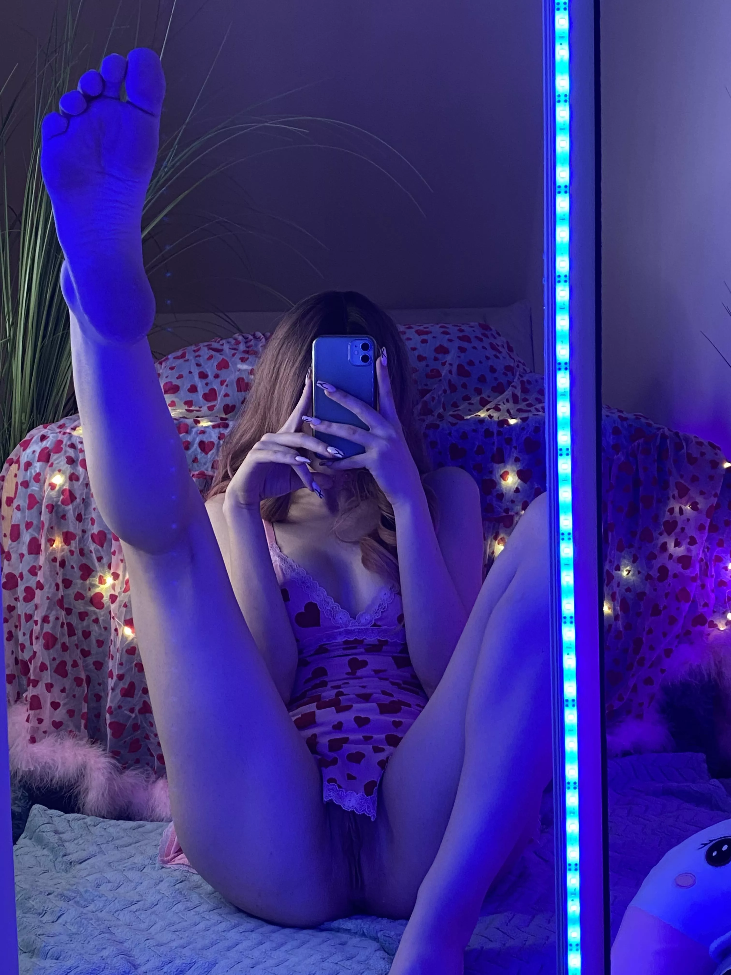 Suck my toes good and I'll let your tongue explore more 👅 (OC)