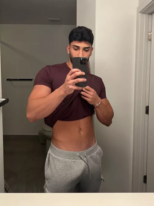 Sweatpants with no underwear = easy access