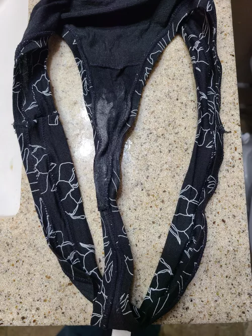 The scent on these panties from me squirting in them is so strong! 😍