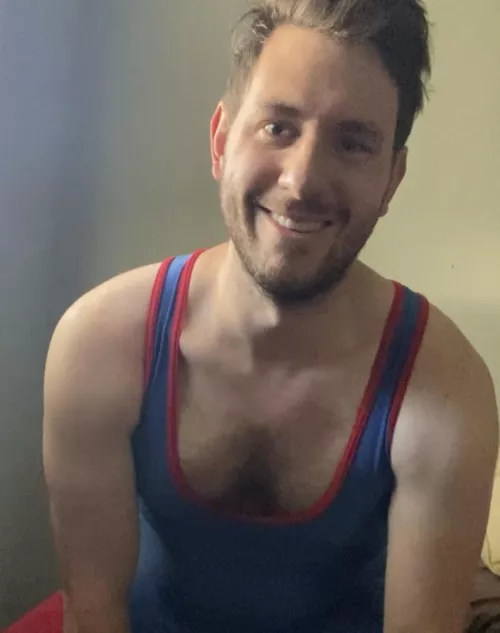 There’s an area in my room I take selfies w/the window open. Sorry neighbors, these shoulders are for the internet 😬