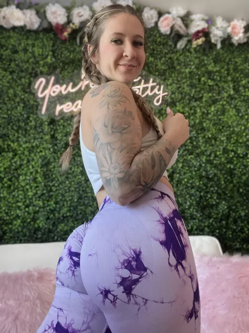 These leggings hug my ass so well