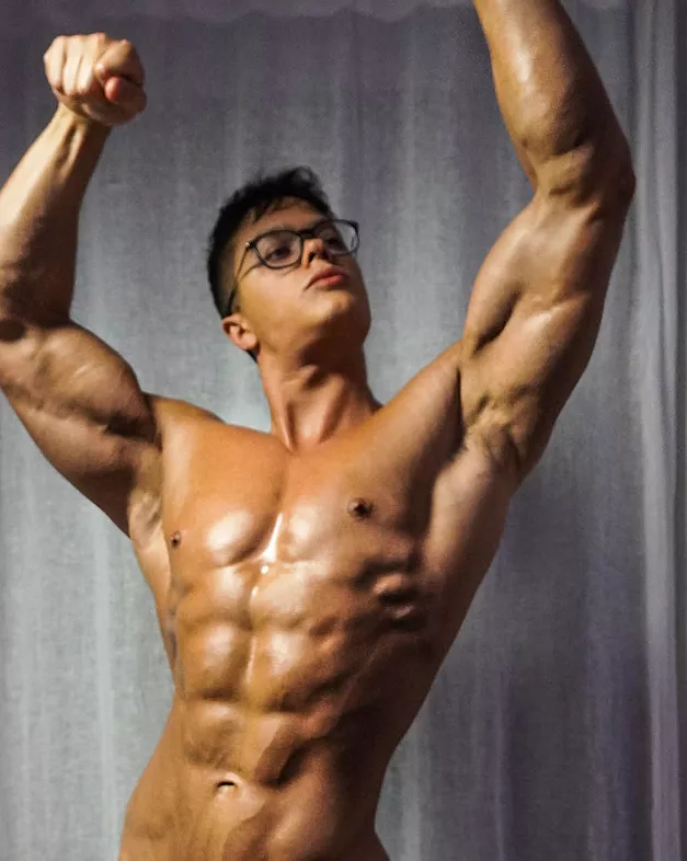 this pose makes me feel like a greek god 😈