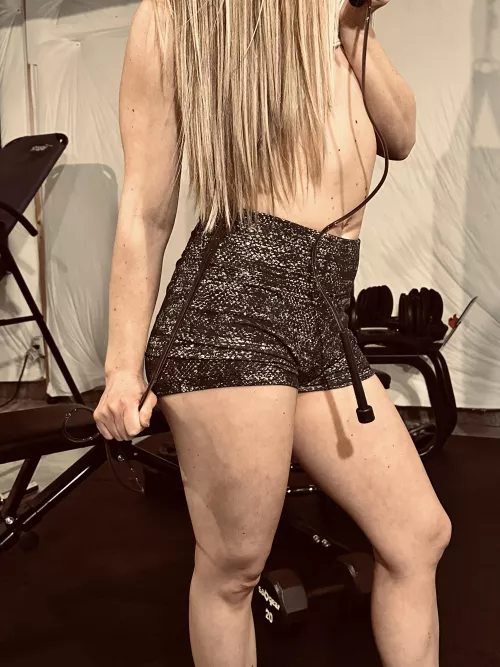 Time for cardio [f] 🏃‍♀️