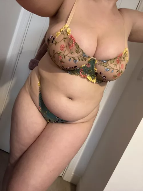 Unfortunately my F cups don’t quite fit into my new lingerie…😋 [OC]