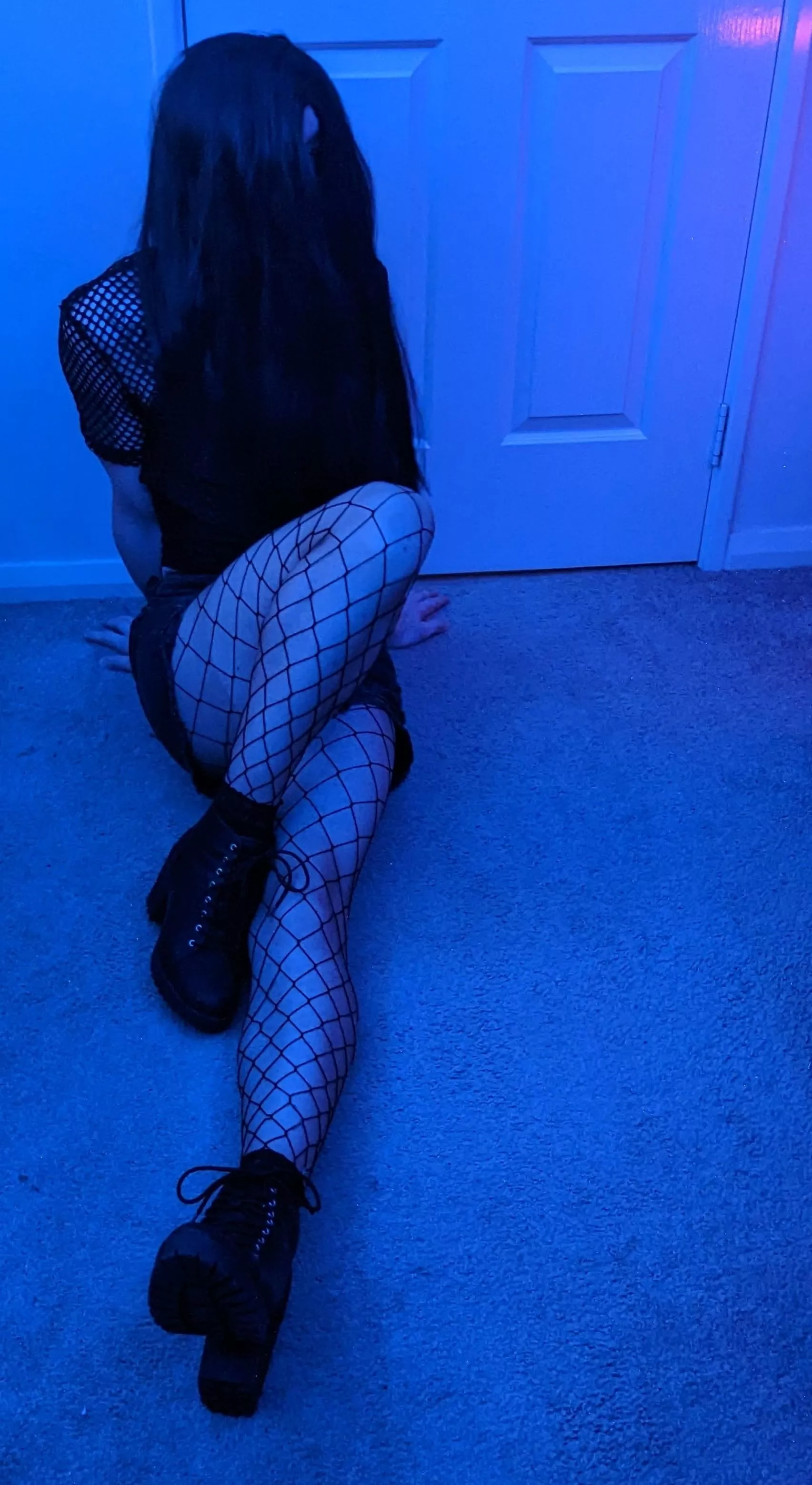 who wants to come keep me company? 🖤