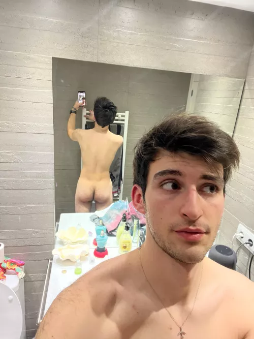 19 Spain handsome fit guy looking for same big d+ abs+ Hmu with pic @chsa03 on add pls