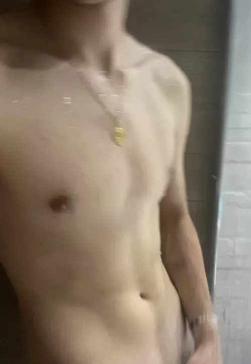 19 spain handsome fit guy looking for same big d+ abs+ Hmu with pic @chsa03 on add