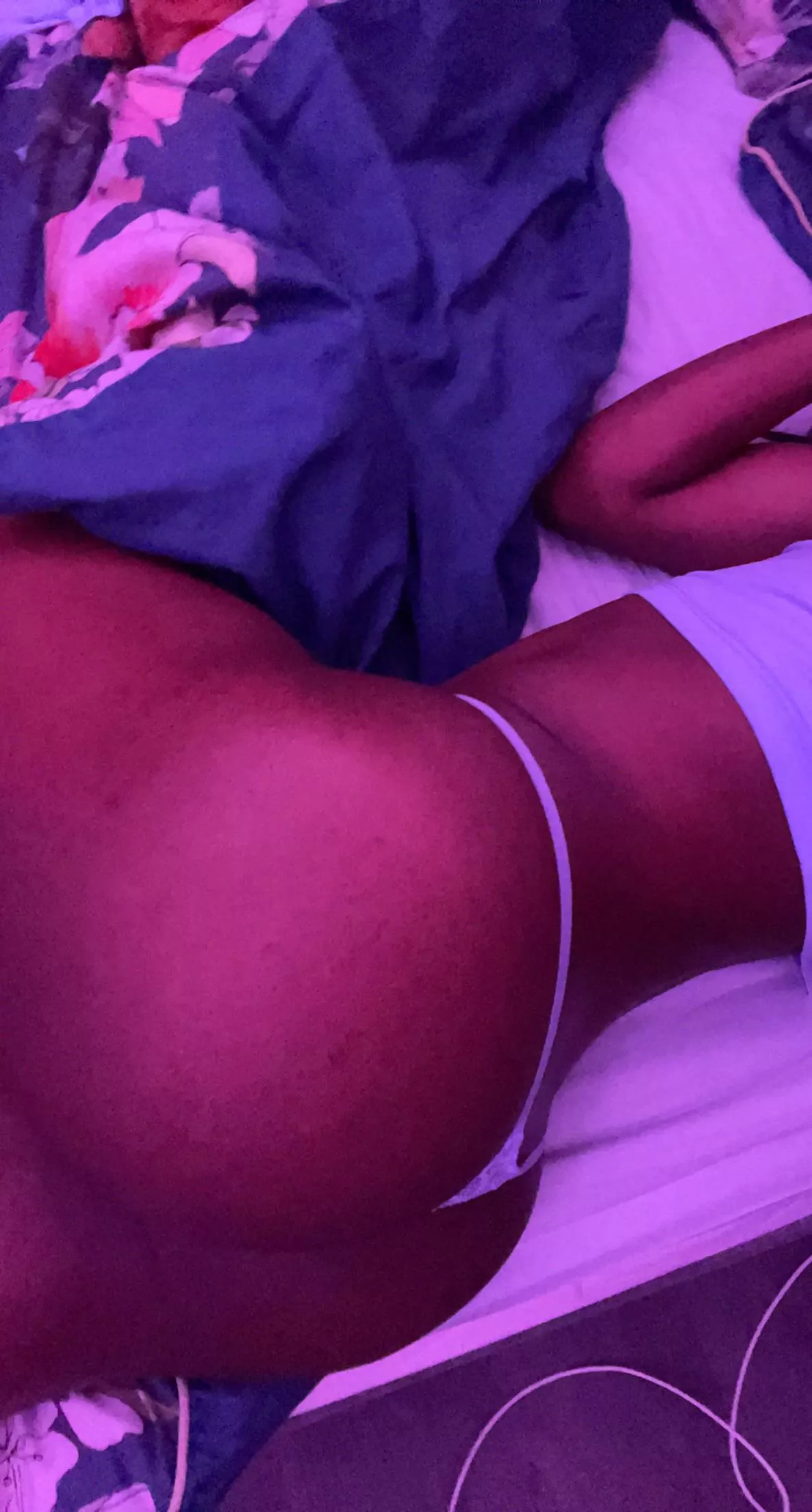 19, trans girl, big ass ;) got a thing for a guy in white socks snap: ItssChanel1