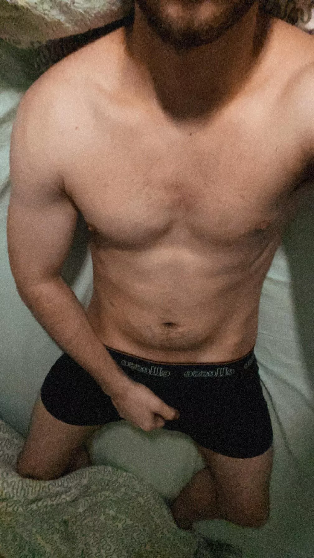 22 from germany, be fit or muscled and aged 22 to 35, add heehee2207