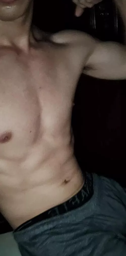 23 Asian Twunk looking for muscular guy. hmu jaso_www (flex ur bicep)