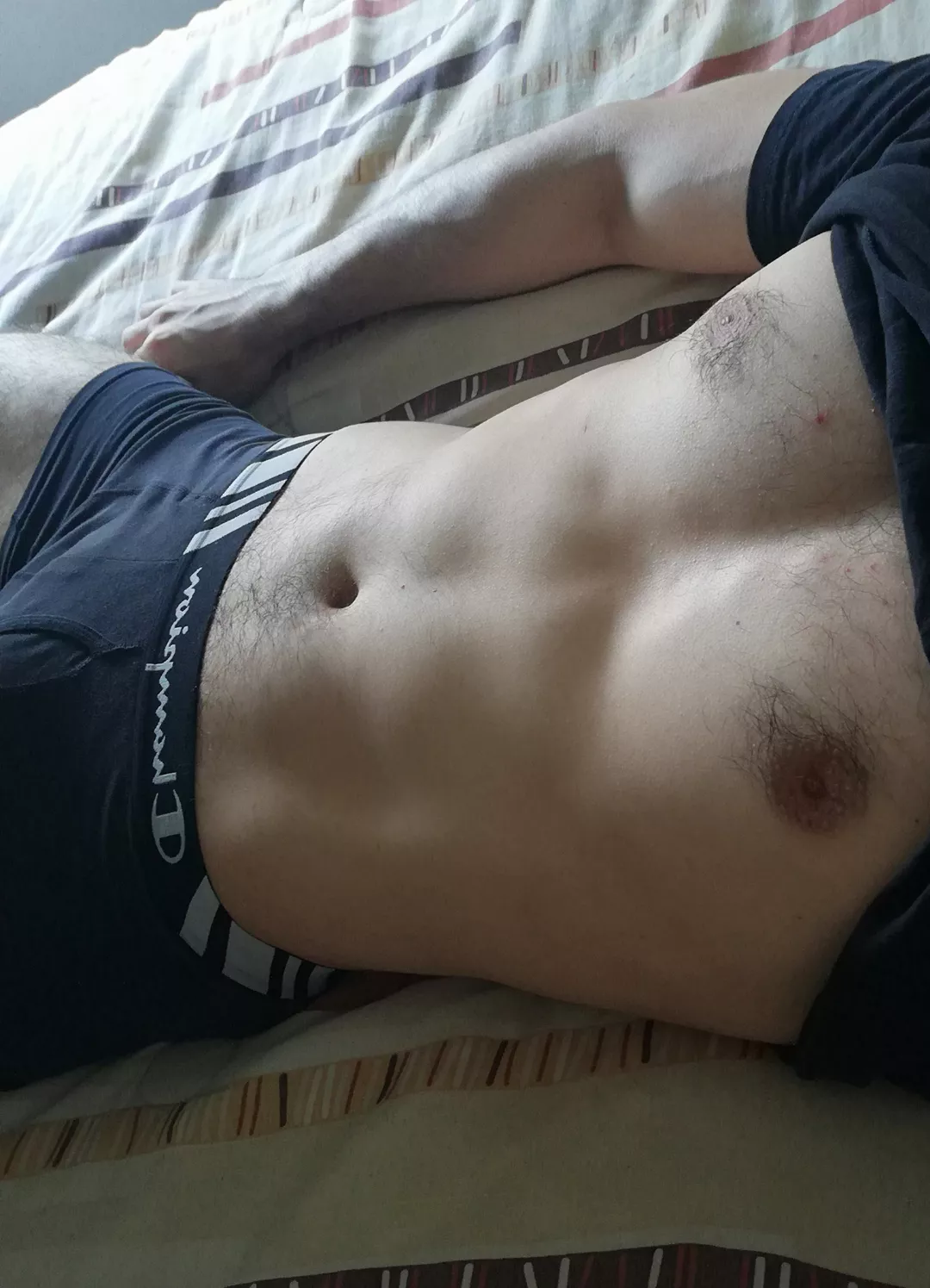 24 good looking Crossfit guy looking for a similar jo buddie that shows face too. bearded or blonde + sc: Craigrichey19