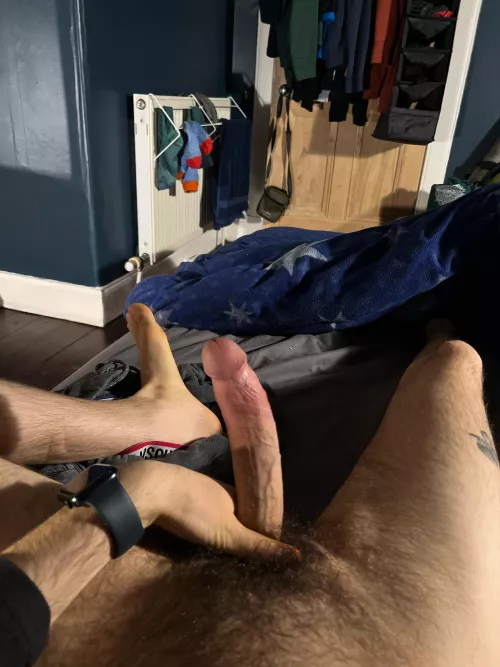 25 hung hairy guy into nice feet and dick. send pic or vid when you add me. @will.bey