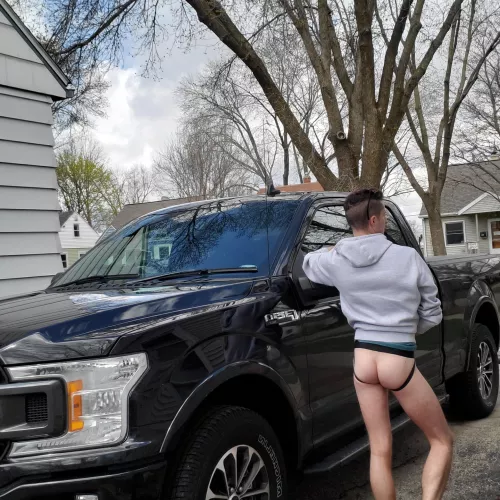 (29) moving today, need some bros to help, you in?