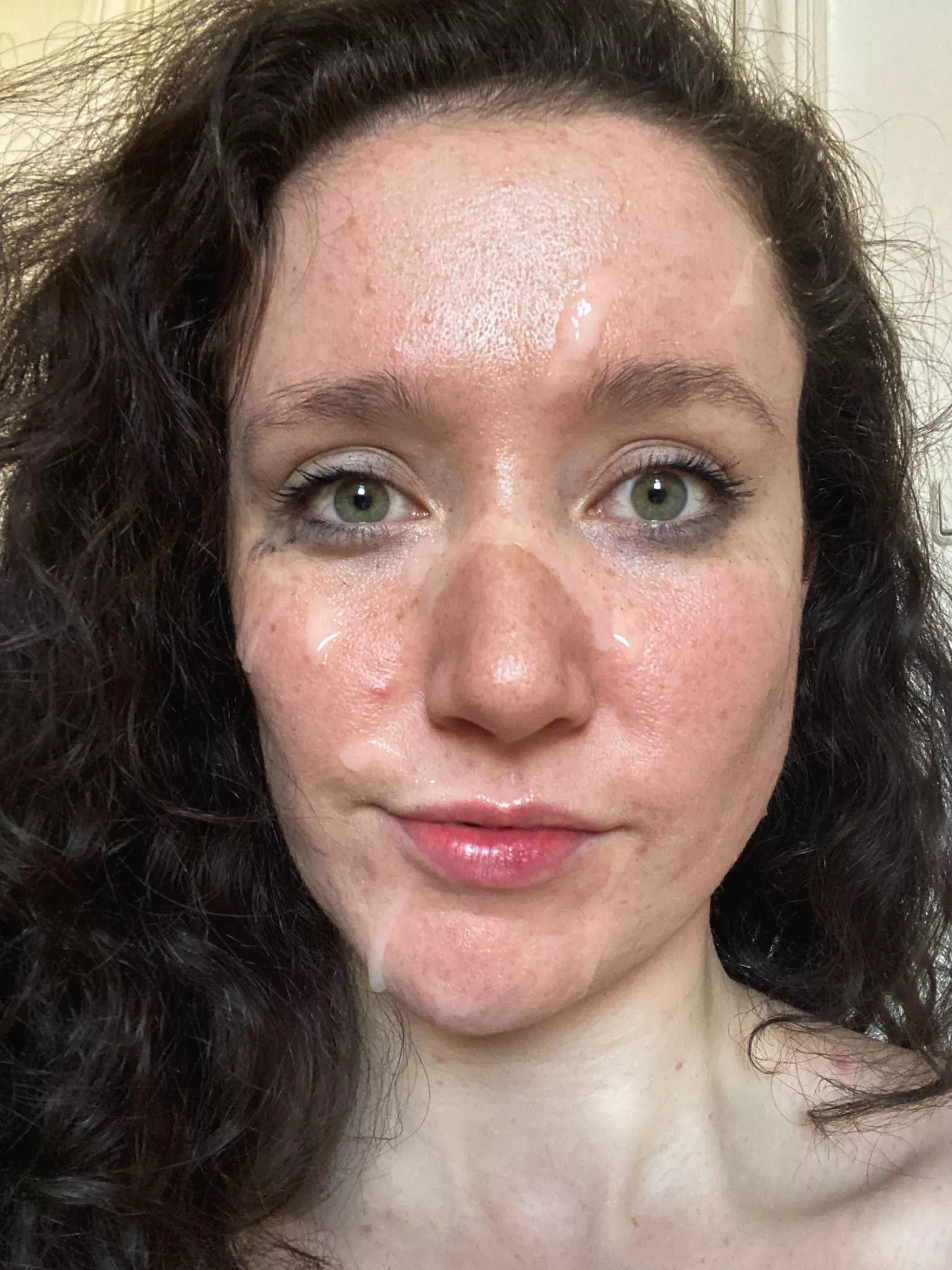 A facial a day keeps the slut satisfied 😌