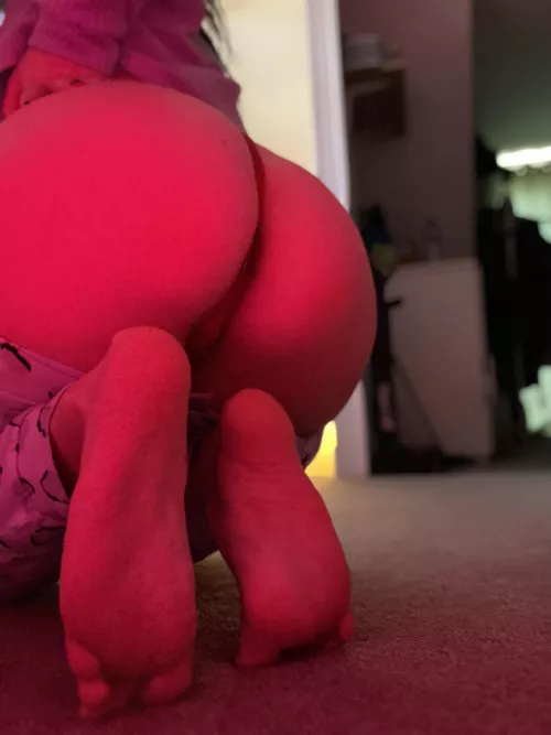 Ass and feet for my simps 😈 (oc)