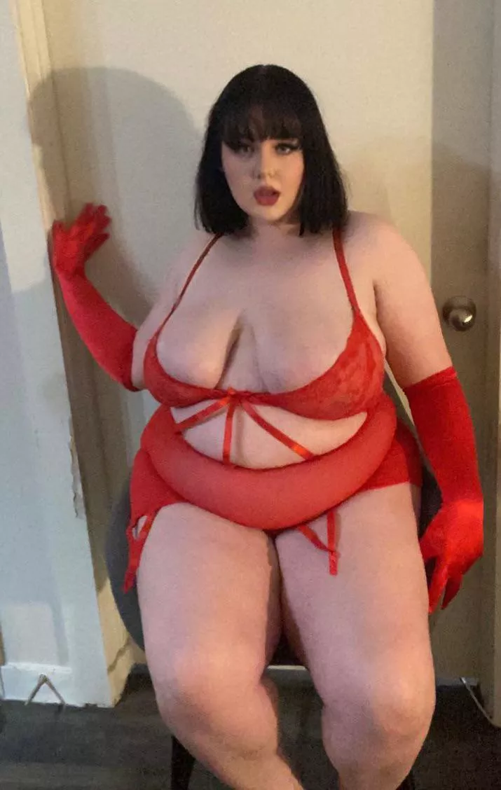 ass so fat I can barley sit in this chair right😈