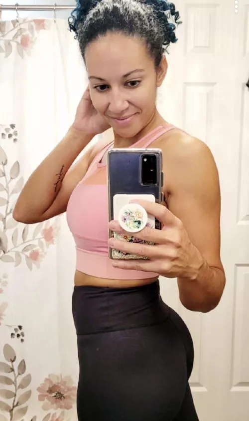 do these pants make my butt look fit?? 😘