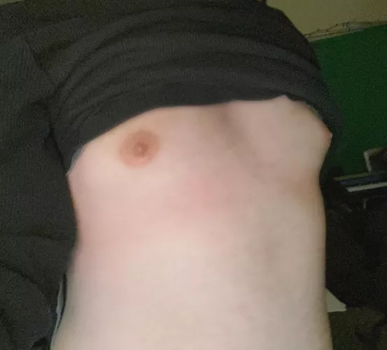 do u like petite girls with small titties?