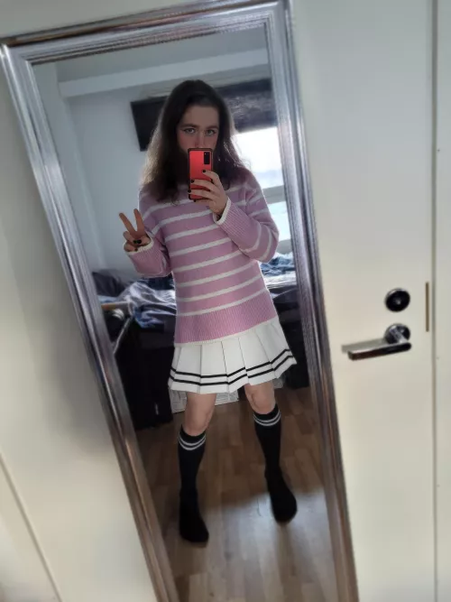 Do you like my new sweater? :3