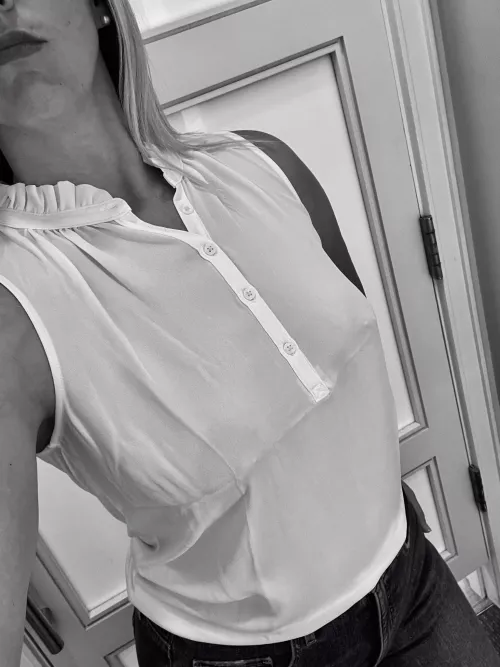 Feeling sexy AF in this. Ran my errands in this top all day and got so many smiles….